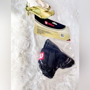 New with tags WILSON OVERSIZED PUTTER COVER. KEEPS YOUR PUTTER DAMSGE FREE Black